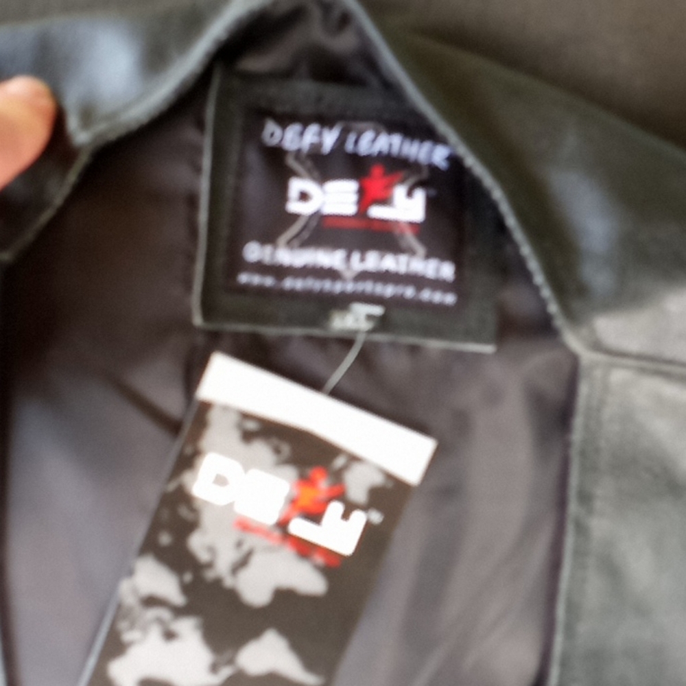 Men's leather vest size 3x by Defy